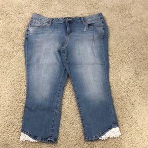 Torrid sz 20 denim skinny ankle length/crop w lace